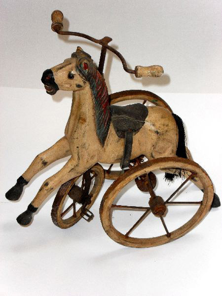 triciclo a forma di cavallo
